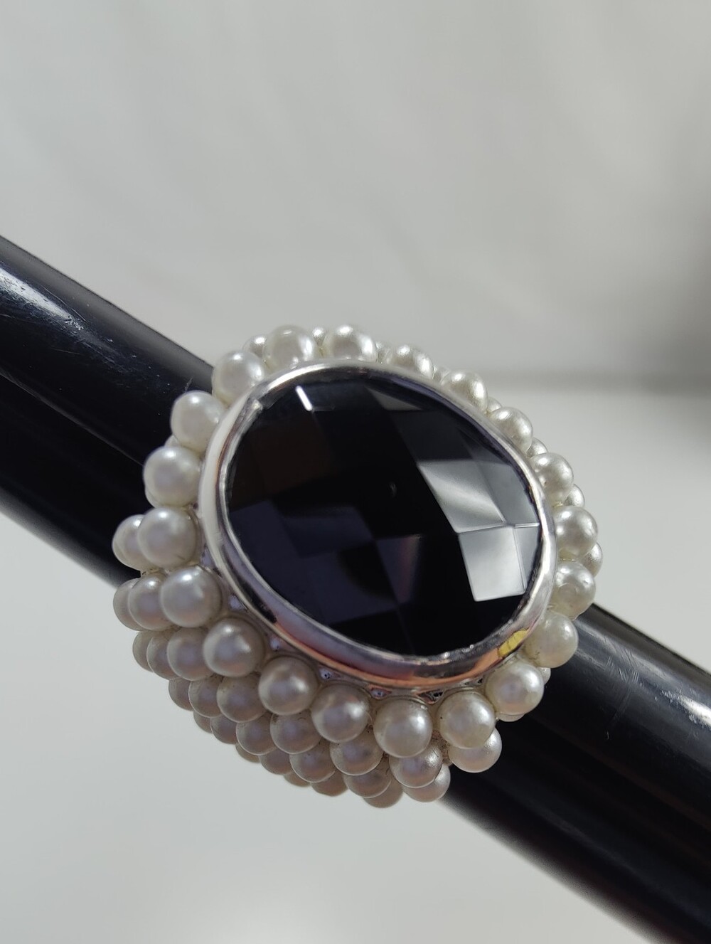 Lauren G. Adams Faux Pearl Cocktail Ring Size 5.5 Silver Tone Black Faceted